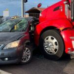 Tráiler embiste a vehículo en la Av. Tecnológico; muere una mujer.